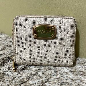 Michael Kors Small Zip Around Signature Bifold Wallet Vanilla